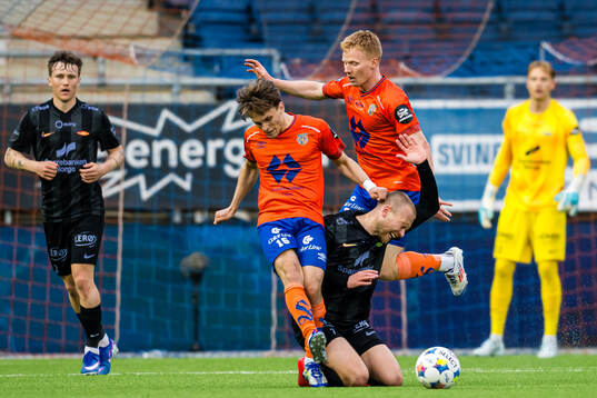 Endre Osenbroch of Aalesund and Jon Dagur Thorsteinsson of