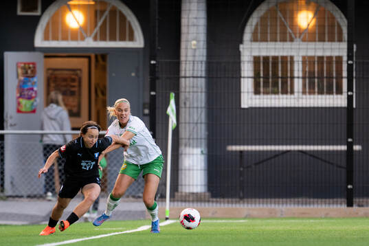 Malmö FFs Miljana Ivanovic och Hammarbys Stina Lennartsson