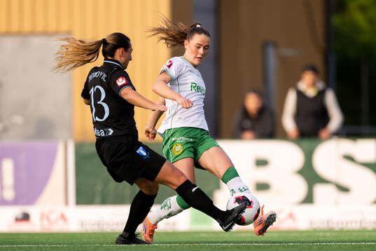 Malmö FFs Emma Petrovic och Hammarbys Svea Rehnberg