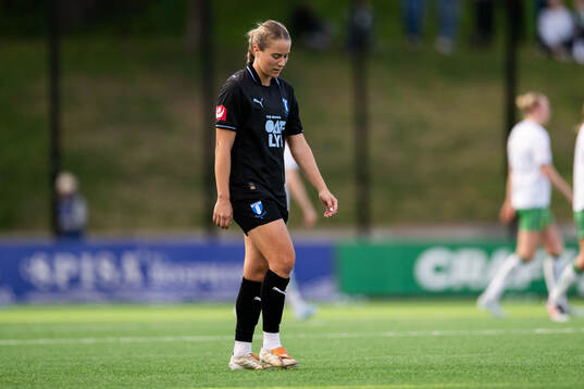 Malmö FFs Courtney Nevin deppar