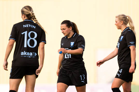 Malmö FFs Courtney Nevin, Emma Petrovic och Ellen