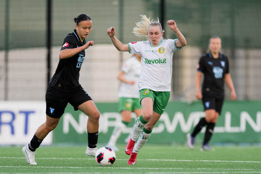 Malmö FFs Amy Sayer och Hammarbys Emilie Joramo