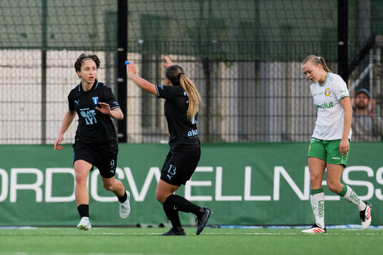 Malmö FFs Miljana Ivanovic och Emma Petrovic jublar
