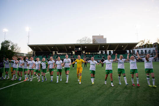 Hammarbys spelare jublar