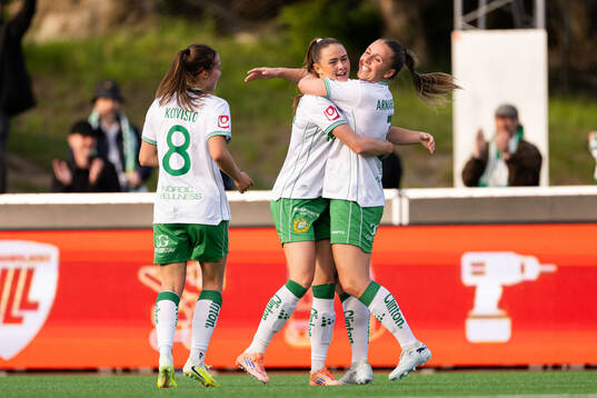 Hammarbys Svea Rehnberg jublar med Vilma Emilia Koivisto
