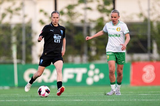 Malmö FFs Karoline Olesen och Hammarbys Mari Nyhagen
