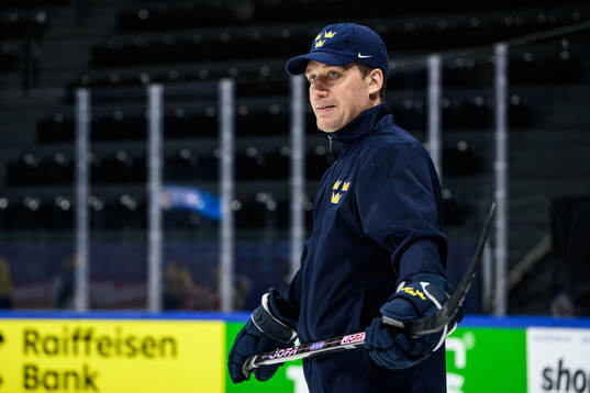 Head coach Sam Hallam of Sweden at a practice session