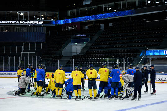 Players of Sweden at a practice session