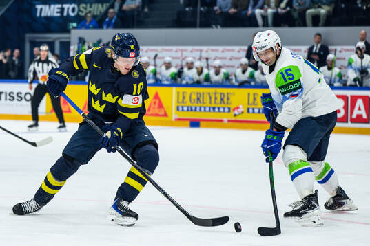 Bläddra bland fler bilder av 2026 IIHF Ice Hockey World Championship, Day 6, Sweden - Slovenia