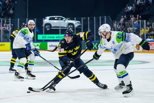 Linus Karlsson of Sweden and Matic Török of Slovenia