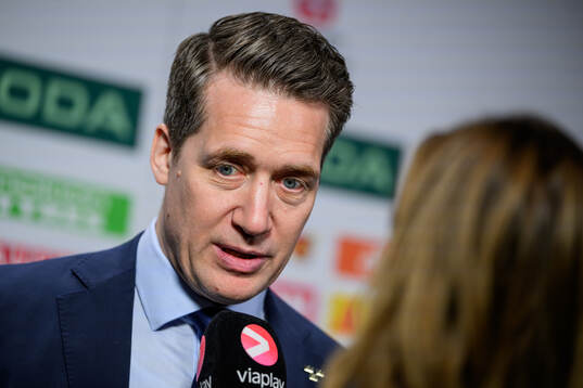 Head coach Sam Hallam of Sweden