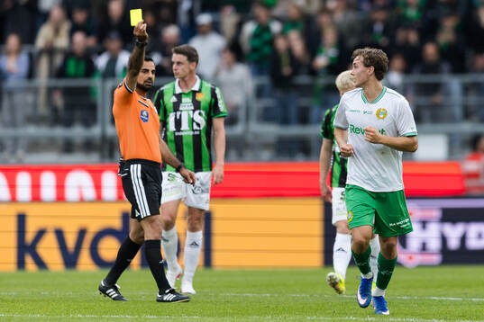 Domare Mohammed Al-Hakim ger gult kort till Hammarbys