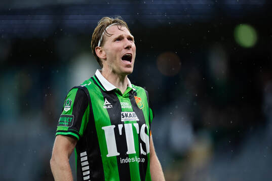 GAIS August Wängberg håller i segersång framför klacken