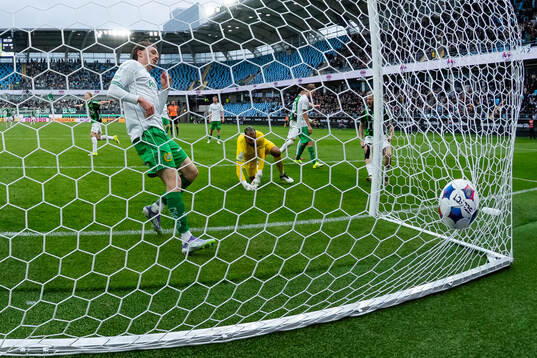 GAIS Samuel Salter skjuter 2-0 i mål bakom Hammarbys