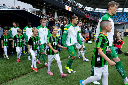 Hammarbys Moise Elohim Victoire Kabore och Victor Lind,