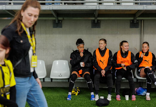 Häckens Felicia Schröder på bänken