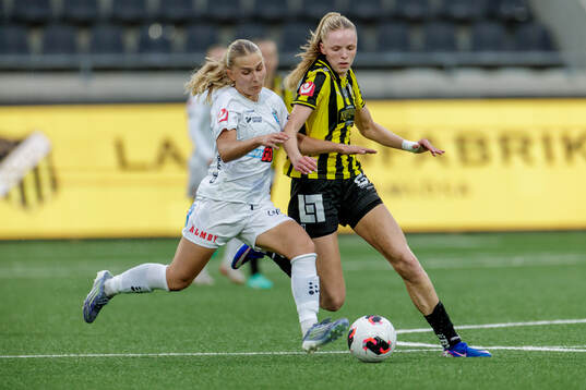 Växjö DFFs Helmi Raijas och Häckens Thelma Pálmadottir