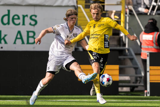 Mjällbys Bork Bang Kittilsen och Elfsborgs Julius Beck