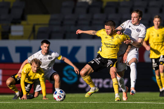 Elfsborgs Julius Magnusson och Mjällbys Jeppe Kjaer