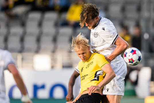 Elfsborgs Leo Östman och Mjällbys Ludvig Svanberg