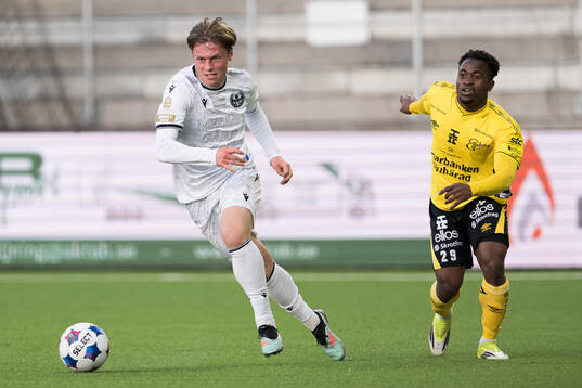 Mjällbys Teo Helge och Elfsborgs Momoh Ibrahim Kamara