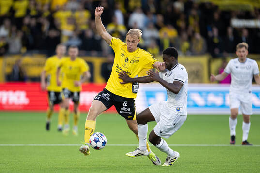 Elfsborgs Leo Östman och Mjällbys Tony Miettinen