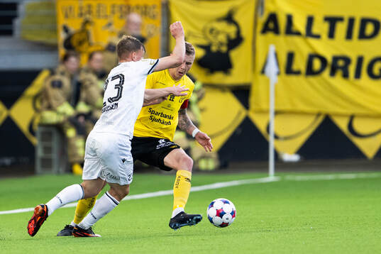 Mjällbys Aki Samuelsen och Elfsborgs Sebastian Holmén