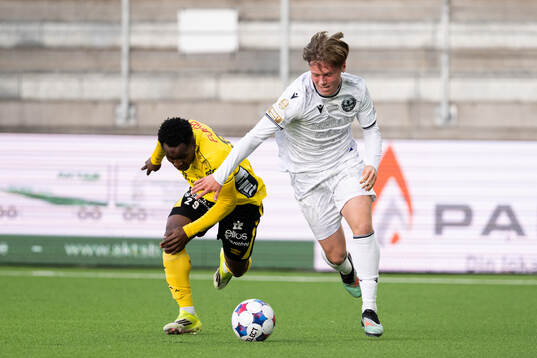 Elfsborgs Momoh Ibrahim Kamara och Mjällbys Teo Helge