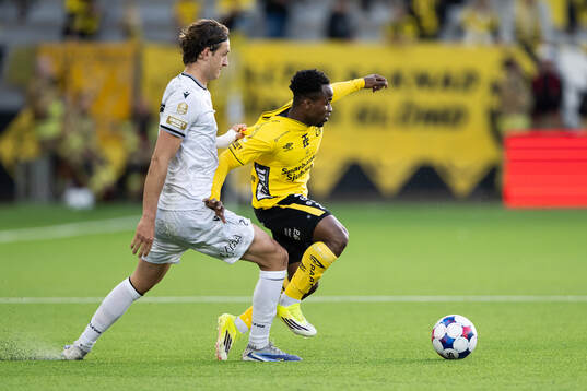 Mjällbys Ludvig Tidstrand och Elfsborgs Momoh Ibrahim