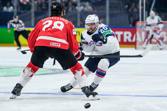 Zach Whitecloud of Canada and Emilio Pettersen of Norway
