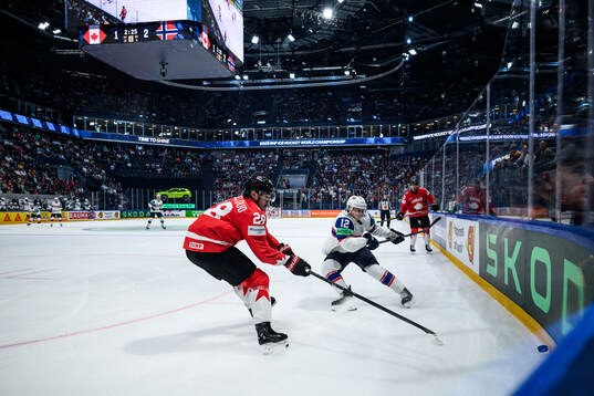 Zach Whitecloud of Canada and Noah Steen of Norway