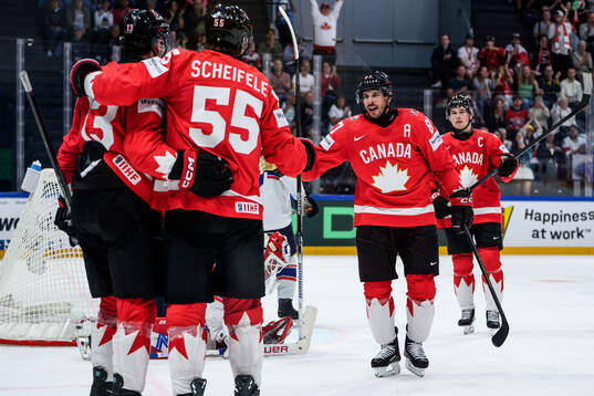 Gabriel Vilardi, Mark Scheifele, Sidney Crosby and Macklin