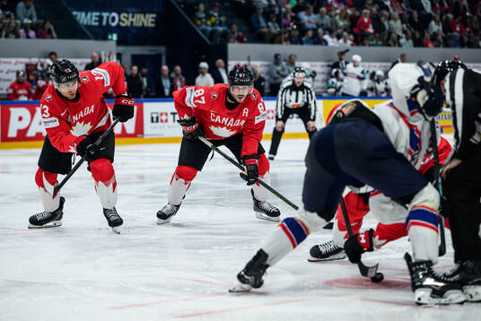 Gabriel Vilardi and Sidney Crosby of Canada