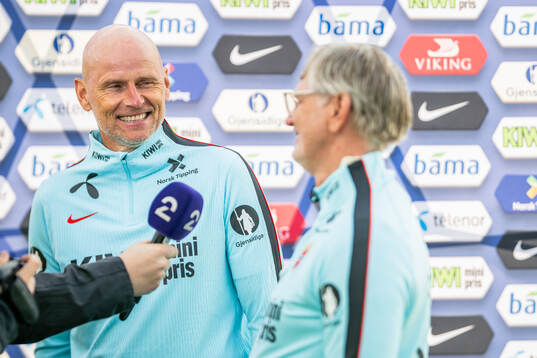 Head coach Ståle Solbakken and assistant coach Kent