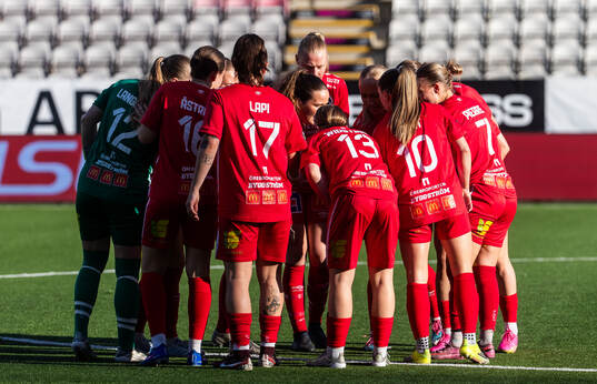 KIF Örebros spelare samlas