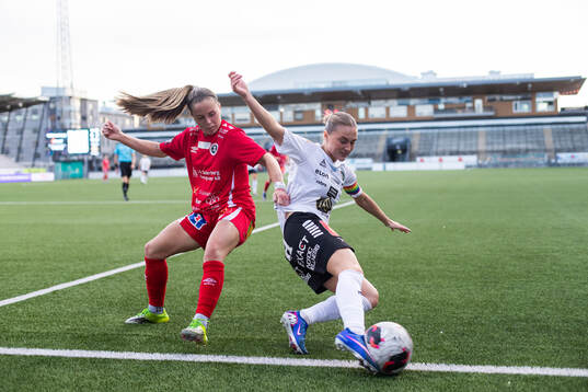 KIF Örebros Ella Frost och Örebro SKs Nora Törngren