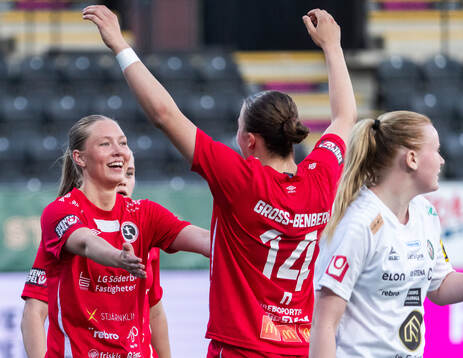 KIF Örebros Cajsa Rubensson och Helene Gross-Benberg jublar
