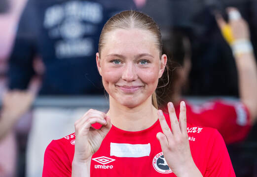KIF Örebros Cajsa Rubensson jublar och visar
