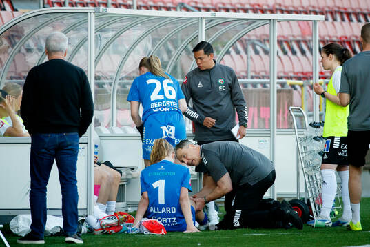Örebro SKs målvakt Nadine Allard och målvakt Miranda