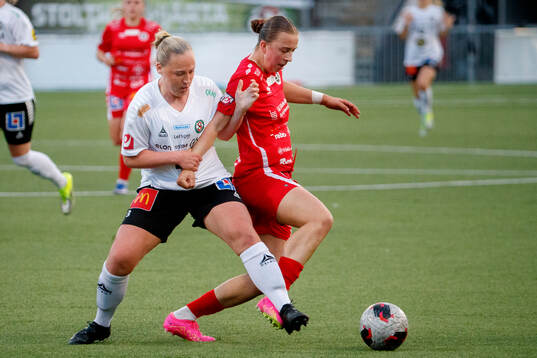 Örebro SKs Ebba Cabander och KIF Örebros Helene