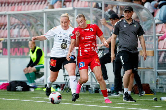Örebro SKs Ebba Cabander och KIF Örebros Helene