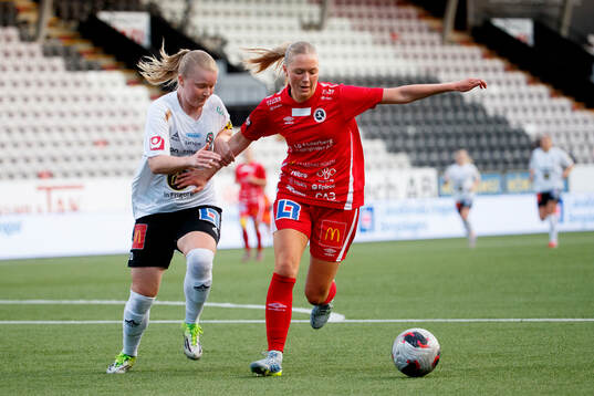 Örebro SKs Rebecka Mannström och KIF Örebros Cajsa