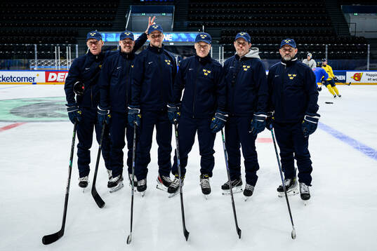 Assistant coach Jörgen Jönsson, video coach Andreas