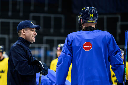 Head coach Sam Hallam of Sweden at a practice session