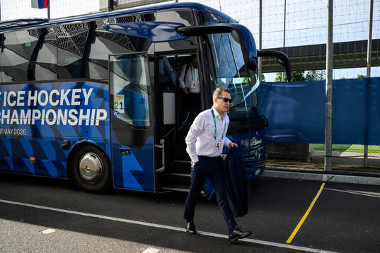 Head coach Sam Hallam of Sweden arrives at the arena