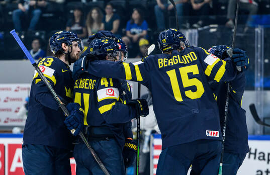 Ivar Stenberg of Sweden celebrates with team mates