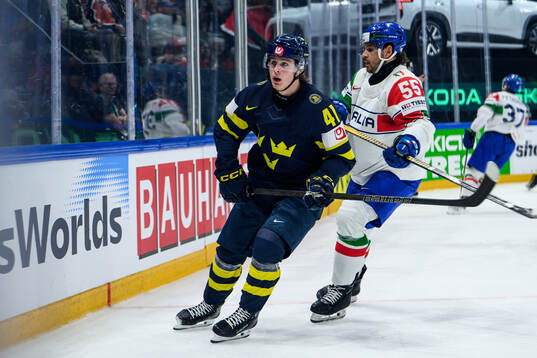 Ivar Stenberg of Sweden celebrates