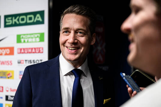 Head coach Sam Hallam of Sweden