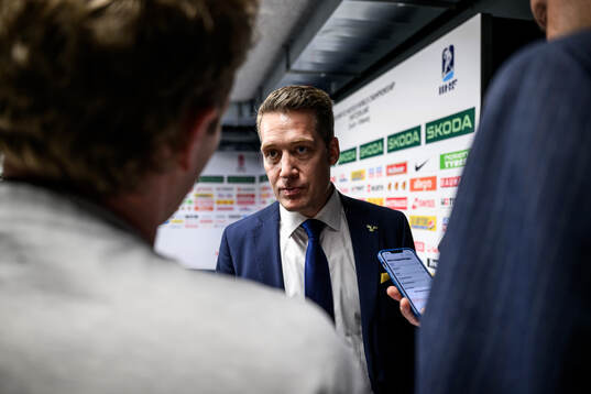 Head coach Sam Hallam of Sweden