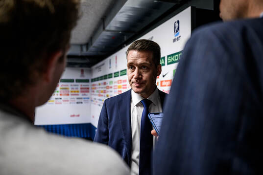 Head coach Sam Hallam of Sweden